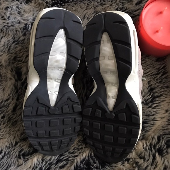 Nike Women’s Air Max 95 in ‘Moon Particle’ Light Silver White - Picture 5 of 6